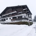 L'etoile De *